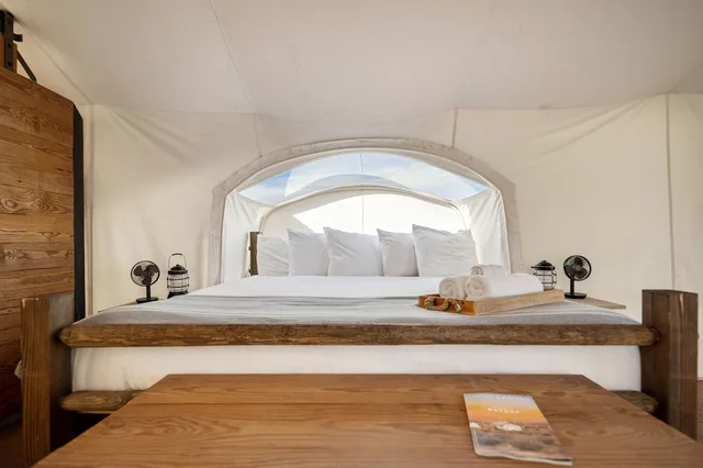 Stargazer, Tent, King Bed, Private Bathroom، Grand Canyon Under Canvas 2/4
