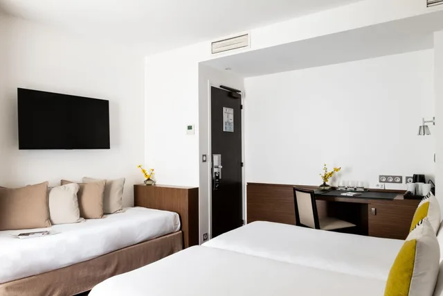 غرفة ثلاثية، Hotel Le Colisee 6/8