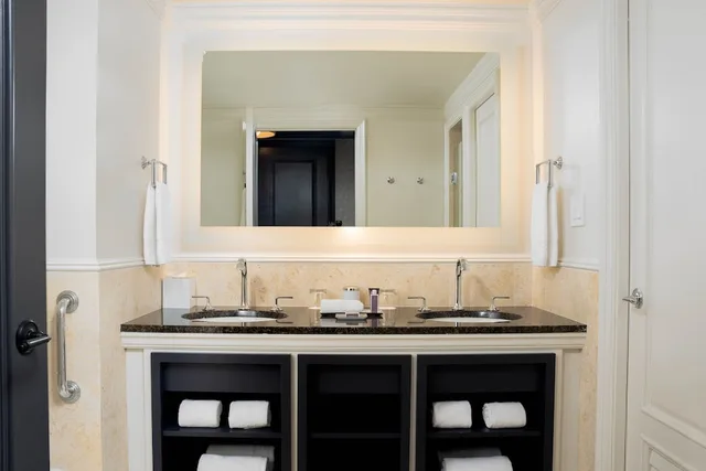 Room, 2 Queen Beds, Ocean Front, Balcony، The Ritz Carlton Grand Cayman 6/8