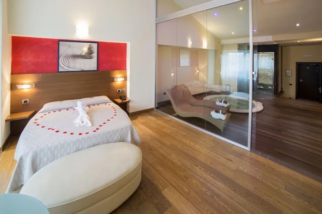 جناح ملكي بسرير كينج، Hotel Lovere Resort And Spa 1/3