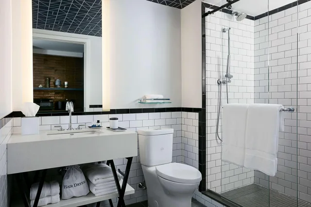 جناح بسرير كينج، The Renwick Hotel 3/3