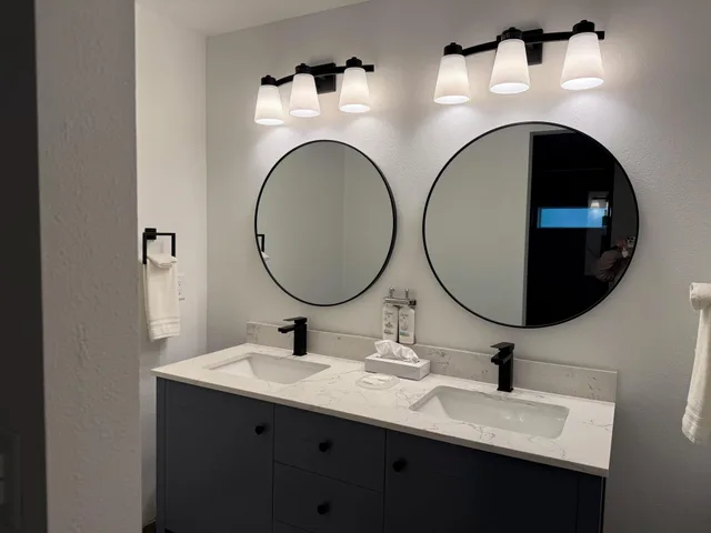 Suite, Snowshoe Motel 4/5
