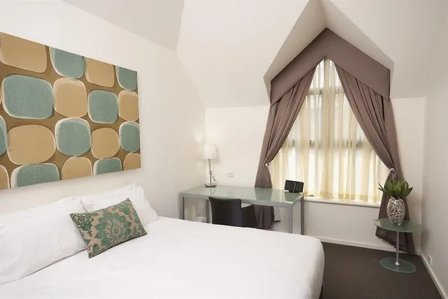 شقة سوبيريور بسرير كينج بغرفة نوم واحدة مع أريكة، Majestic Old Lion Apartments 1/2