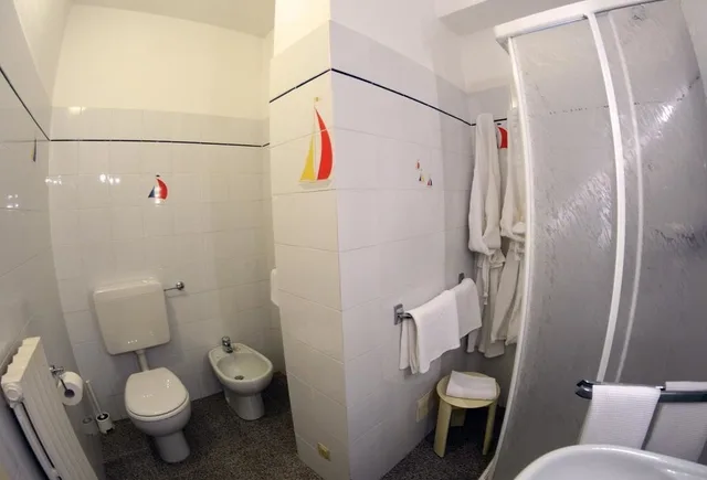 جناح جونيور بسرير كوين، Hotel Nazionale Portofino 2/3