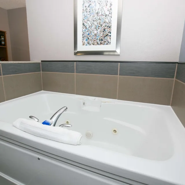 Suite, King Bed, Sofa, Hot Tub, Accessible, Best Western Plus Blaine At The National Sports Center 6/7