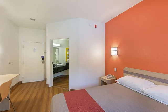 غرفة قياسية بسرير مزدوج لذوي الإعاقة، Motel6 Columbia, SC - Fort Jackson Area 4/9