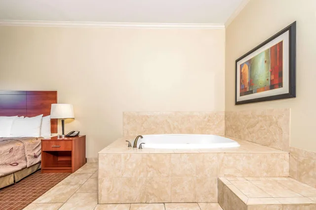 جناح بسرير كينج، Ramada By Wyndham College Station 3/3