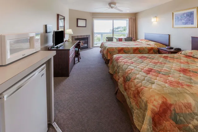 غرفة قياسية بسريرين كوين بإطلالة على البحر يُسمح فيها بالحيوانات الأليفة، Travelodge By Wyndham Depoe Bay 3/6