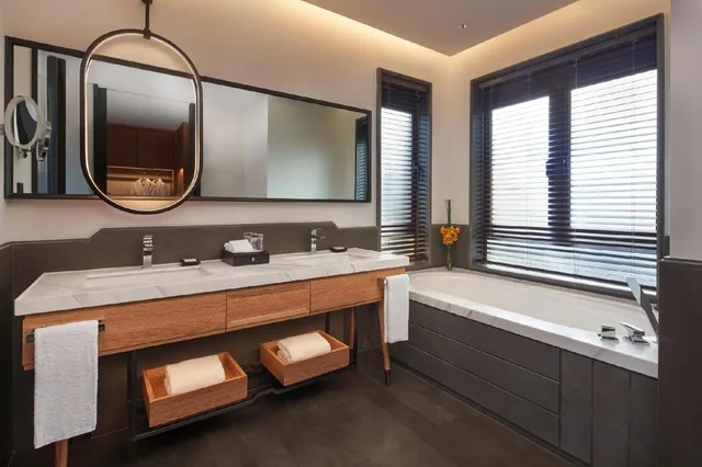 Courtyard, Suite, King Bed, Ocean View، Grand Hyatt Shenzhou Peninsula 2/2