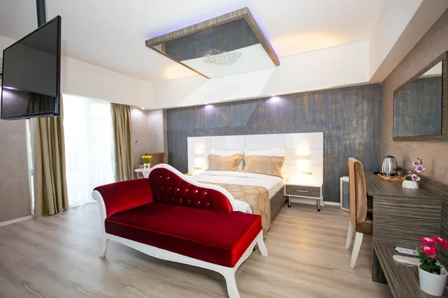 جناح بشرفة، MOX Hotel 2/10