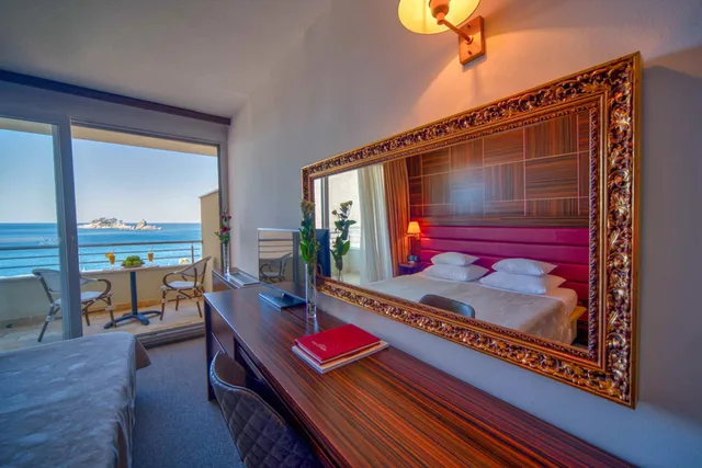 غرفة بسرير مزدوج بإطلالة على البحر، Hotel Palas 3/4