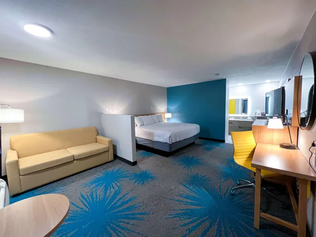 استوديو بسرير كينج، Days Inn & Suites by Wyndham Santa Rosa 1/1