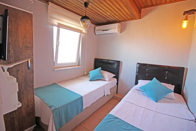 غرفة بسريرين منفصلين بإطلالة على البحر، Hambarli Otel 5/10