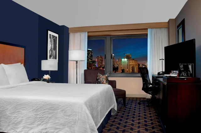 غرفة بسرير كوين، Hotel Kimpton Hotel Theta 1/2