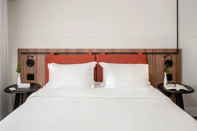 Premium Double Room 1 King Bed and 1 Sofa Bed، Intercity Porto Alegre Praia de Belas 3/4