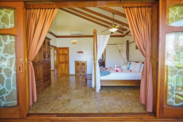 3 Bedrooms, Villa, Beach Front, Kitchen، Hopkins Bay Belize, a Muy'Ono Resort 3/4