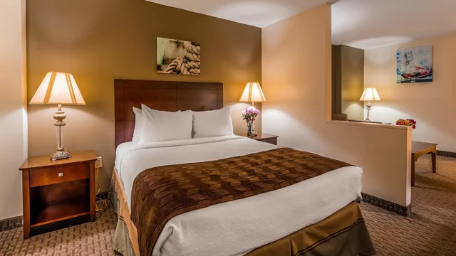 غرفة قياسية بسرير مزدوج مع أريكة، Best Western Adams Inn Quincy-Boston 4/5