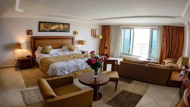 غرفة ثلاثية بسرير كوين وسرير فردي، Abassides Palace 1/1