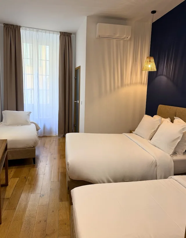 غرفة عائلية بسرير مزدوج وسريرين منفصلين، Hotel De La Mer 5/10