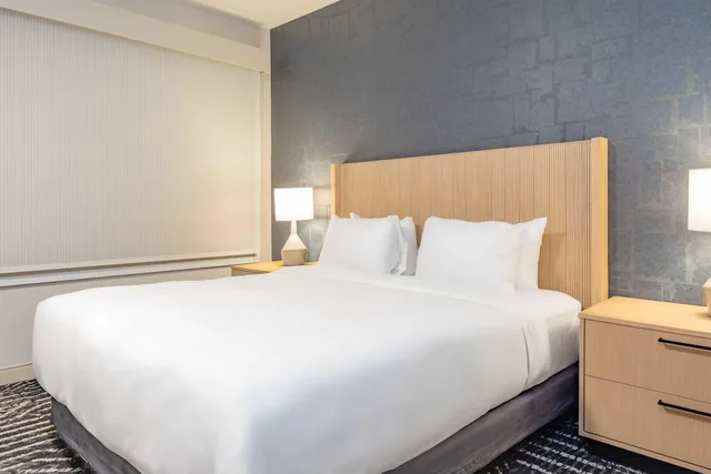 Room, King Bed, Sofa, Hyatt House Portland Airport 1/7