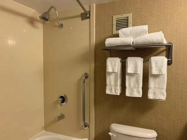 جناح بسرير كينج، Holiday Inn Johnstown-Downtown 5/5