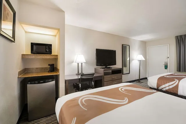 غرفة قياسية بسريرين كوين، Quality Inn Suites Lufkin 6/7