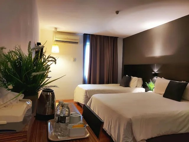 غرفة ديلوكس ثلاثية بسرير كوين وسرير فردي، The Leverage Business Hotel Kuala Kedah 7/8