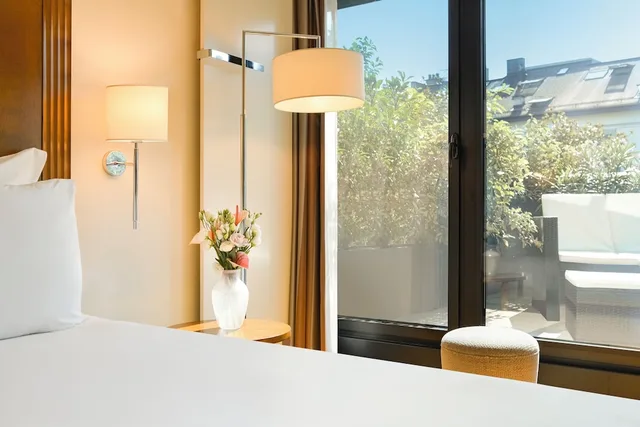 غرفة كلاسيكية بسرير مزدوج بشرفة، Warwick Geneva 3/3