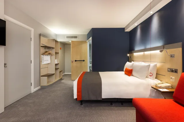 غرفة قياسية بسرير مزدوج لذوي الإعاقة، Holiday Inn Express Watford Junction 1/5