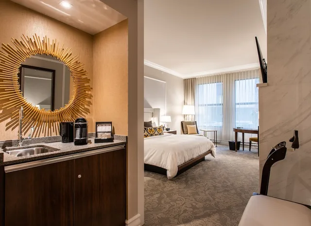 غرفة ديلوكس بسرير كينج بإطلالة على الحديقة، Hotel Birks Montreal 5/5