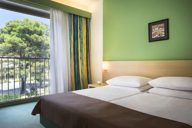 غرفة قياسية بسريرين منفصلين بإطلالة على المتنزه، Remisens Hotel Lucija 1/4