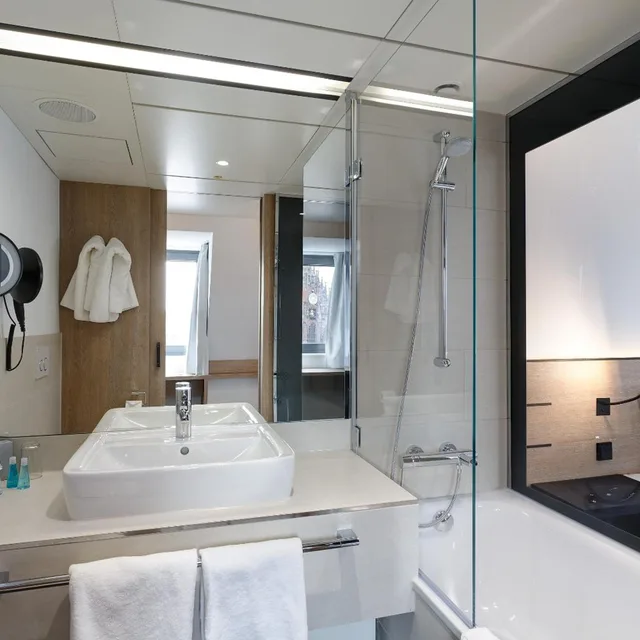 جناح جونيور، Sorat Hotel Saxx Nurnberg 2/2