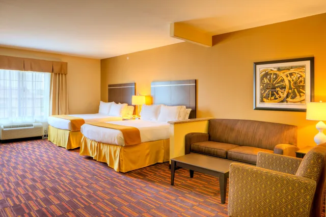 Suite, 2 Queen Beds, Sofa, Holiday Inn Express And Suites Granbury 3/6