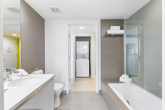 1 Bedroom, Apartment, 1 King and 1 Single Beds, City View, Sofa, Balcony, Dharma Home Suites Miami At Monte Carlo 10/10