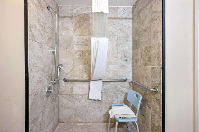 جناح ديلوكس بسرير كينج بإطلالة على الجبل لذوي الإعاقة، La Quinta Inn & Suites by Wyndham Ruidoso Downs 9/10