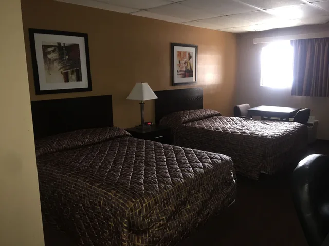 غرفة بسريرين مزدوجين، German Village Inn 1/2