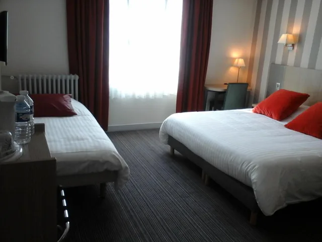 غرفة ثلاثية، Hotel Carmin 6/10