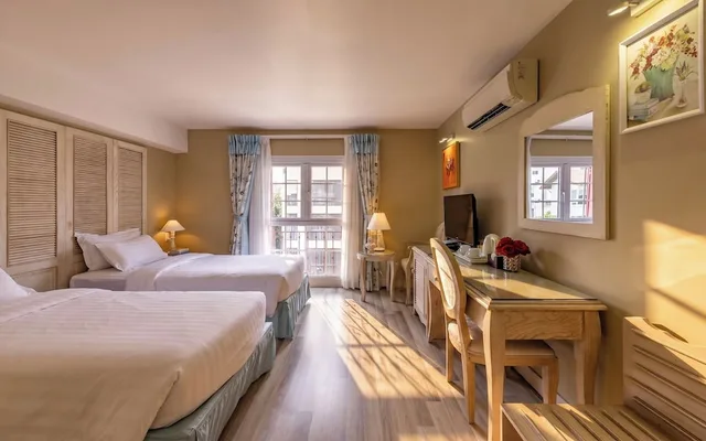 غرفة بزنس بسرير كينج بشرفة، Hotel L Odeon Phu My Hung 4/8