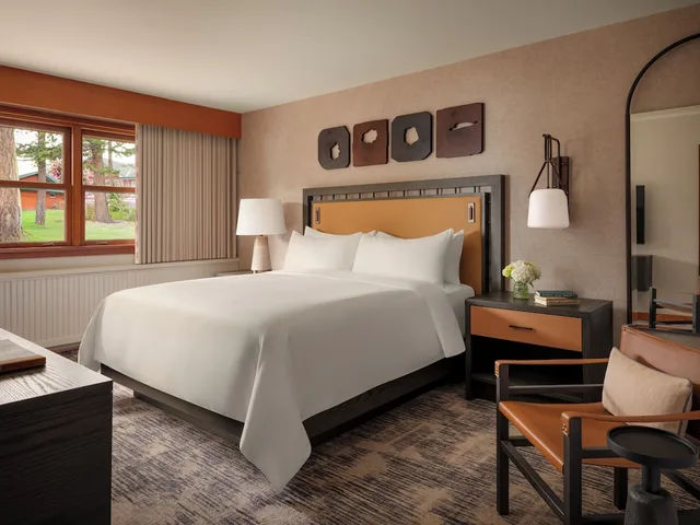 غرفة بريميير ديلوكس بسرير كينج، Fairmont Jasper Park Lodge 3/4