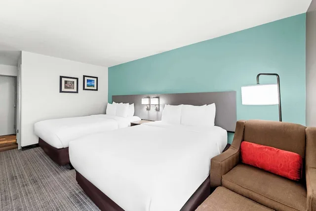 غرفة بسريرين كوين لذوي الإعاقة، Comfort Inn near Great Smoky Mountain National Park 1/5