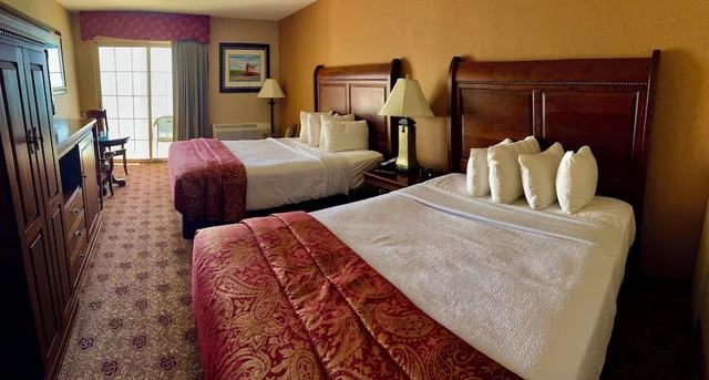 غرفة إليت بسرير كينج وسرير كوين، Hamilton Inn Select Beachfront 6/10