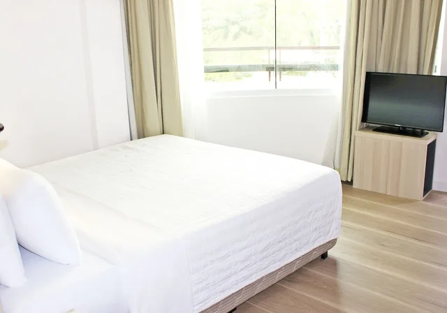 Premier, Deluxe, Twin Beds, Liberty Hotel Saigon Greenview 4/10