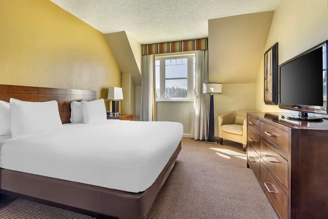 جناح متصل بسرير كينج وسريرين كوين بغرفتي نوم، Hilton Vacation Club Lake Tahoe Resort South 6/10