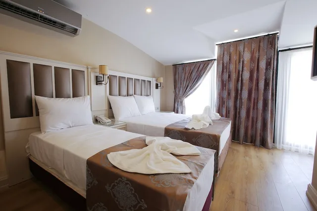 Suite, 1 Double and 1 Single Bed, Villa Sweet Hotel 1/4