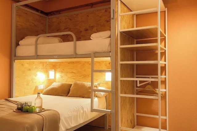 غرفة ثلاثية بسرير مزدوج وسرير بطابقين بحمام مشترك، The Loft Hostel 8/10