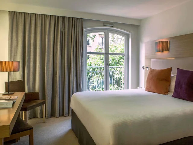 غرفة سوبيريور بسرير مزدوج بإطلالة على المسبح، Grand Hotel Roi Rene Aix - MGallery Collection 2/5