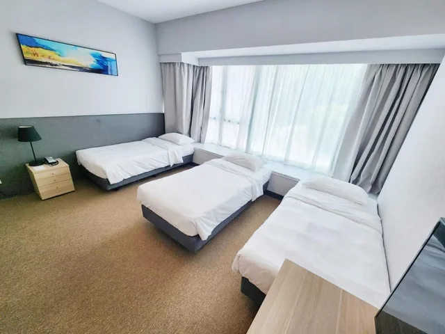 Superior, 3 Beds, Grand Bay View Hotel 1/4