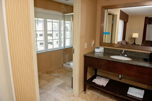 غرفة ركنية بسرير كينج مع أريكة، Hampton Inn And Suites Bradenton - Downtown Historic District 3/3