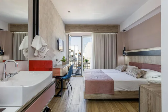 غرفة قياسية بسرير مزدوج بإطلالة على الحديقة، Jo An Palace Hotel 2/6