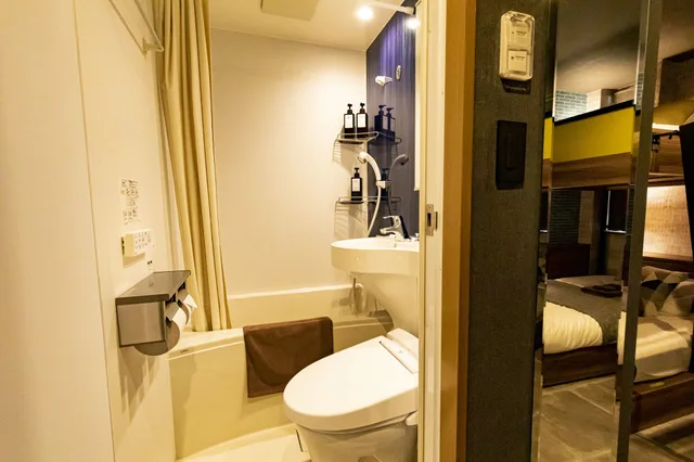 غرفة رباعية بأسرّة بطابقين، Under Railway Hotel Akihabara 1/1